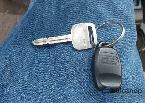 2002 Toyota Tacoma из США, поврежденный, VIN 5TEPM62N92Z033273